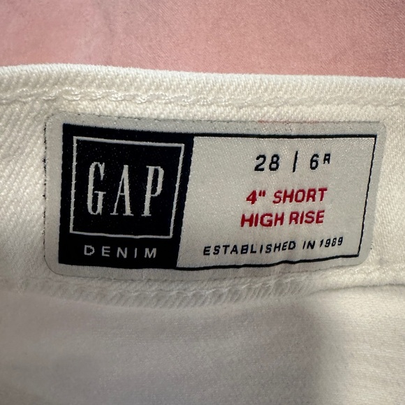 GAP High-Rise Denim Shorts - Picture 2 of 3